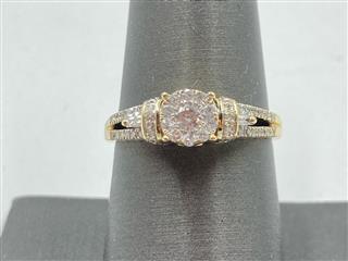 10K Yellow Gold & Diamond Engagement Ring 43 Diamonds Approx.370 Carat T.W. 2.5g